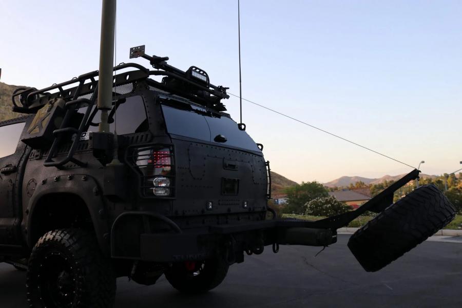 Детали экстерьера Toyota Tundra CrewMax 4x4 Zombie Apocalypse 2013 года  (фото 132 из 461)